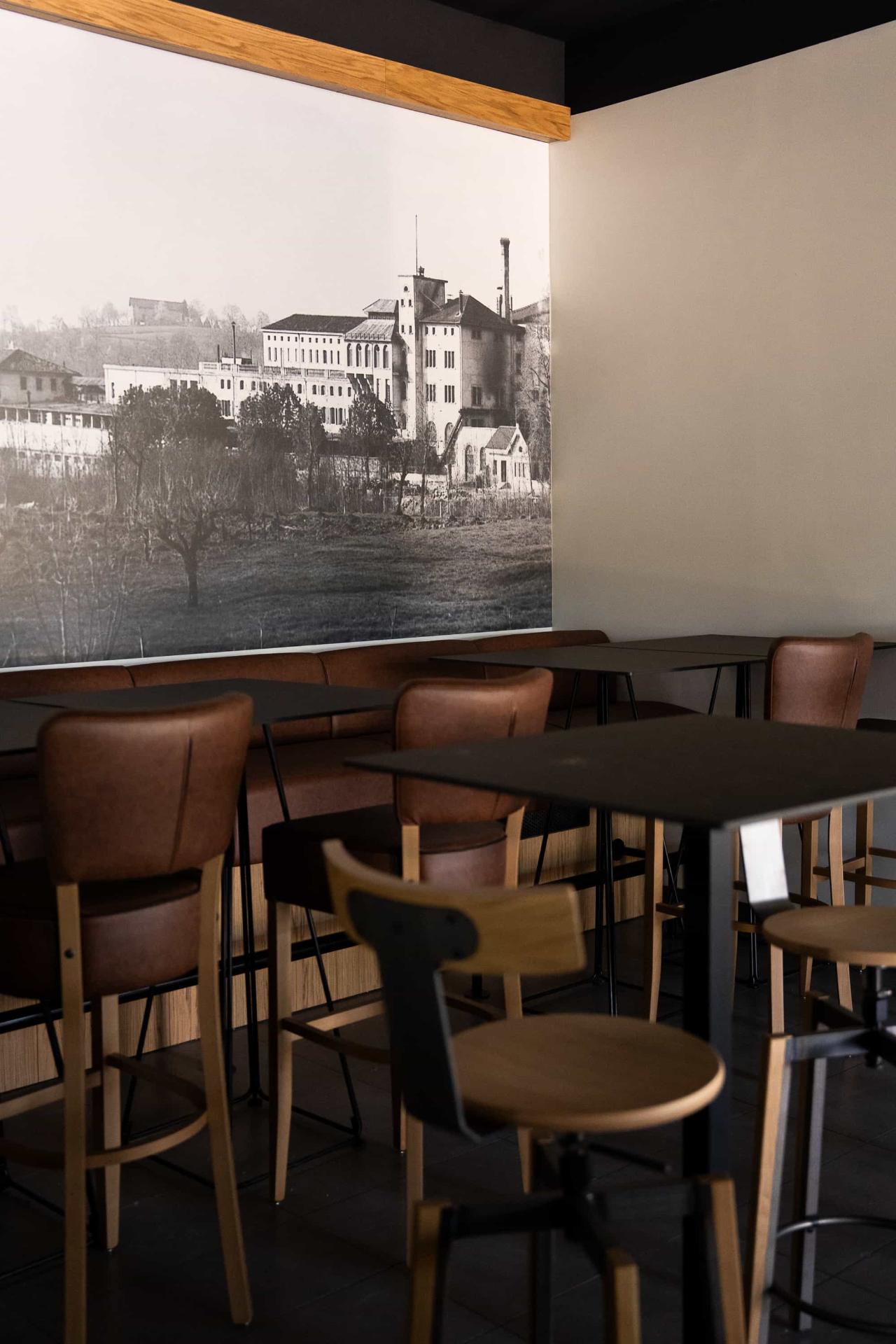Parete con foto storica della Fabbrica in Pedavena